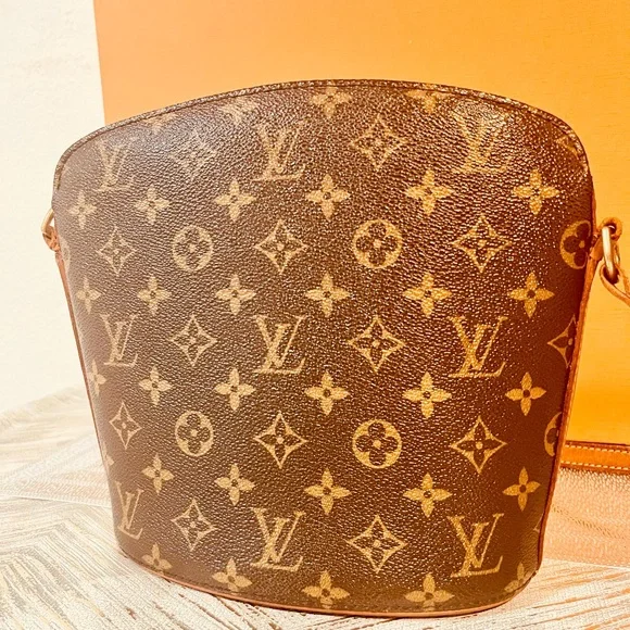 Louis Vuitton Brown Monogram Shoulder Bag - Picture 3 of 16